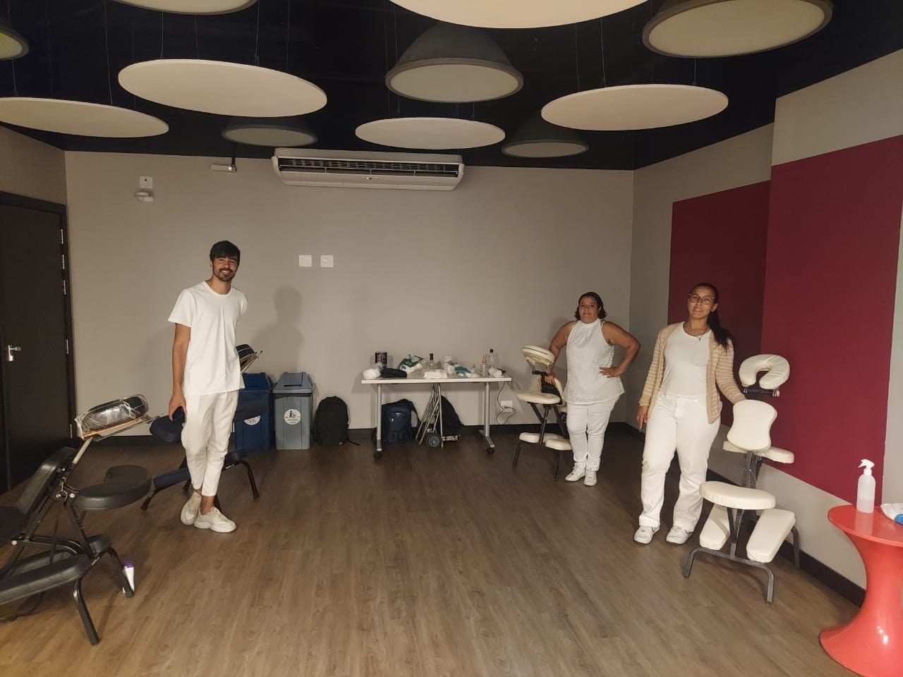 Equipe Zen Viver em atendimento premium de bem-estar em hotel/resort, no Rio de Janeiro — quick massage e spa corporativo para hotéis e resorts.
