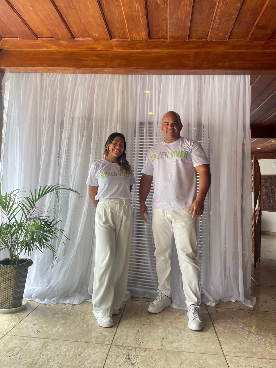 Equipe Zen Viver em atendimento premium de bem-estar em hotel/resort, no Rio de Janeiro — quick massage e spa corporativo para hotéis e resorts.