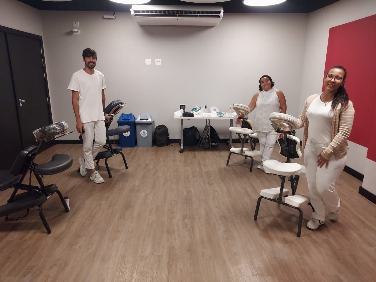 Equipe Zen Viver em atendimento premium de bem-estar em hotel/resort, no Rio de Janeiro — quick massage e spa corporativo para hotéis e resorts.
